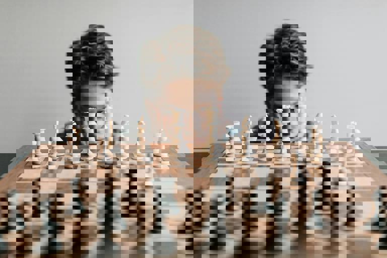 Jugadores adolescentes impresionan en torneo nacional de ajedrez relámpago